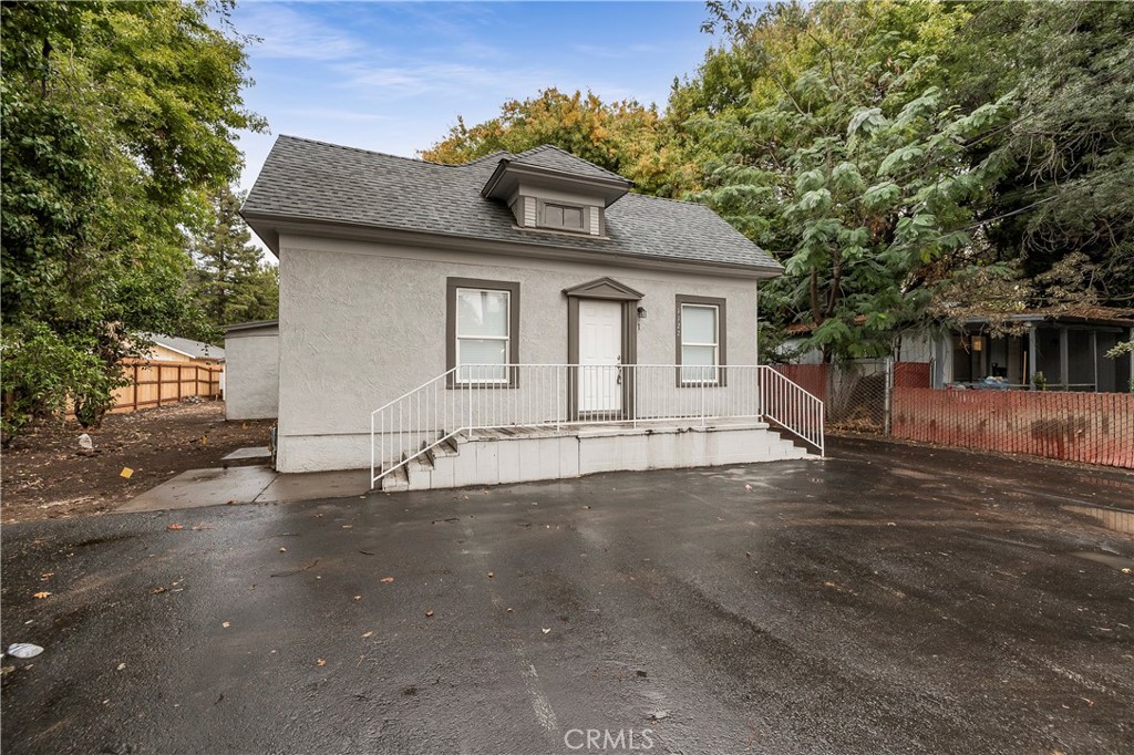 1122 Stewart Avenue Property Photo 3