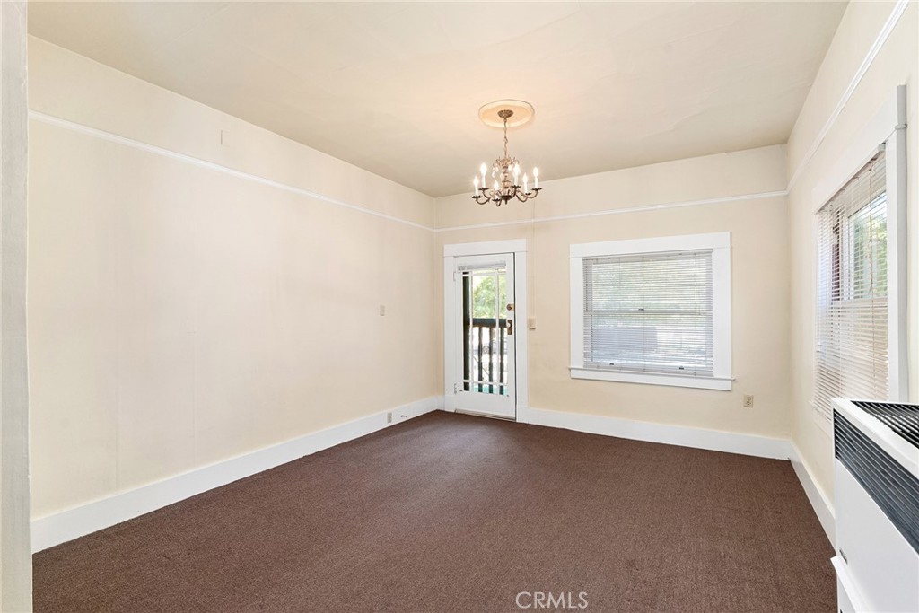 812 W 1st Street Property Photo 4