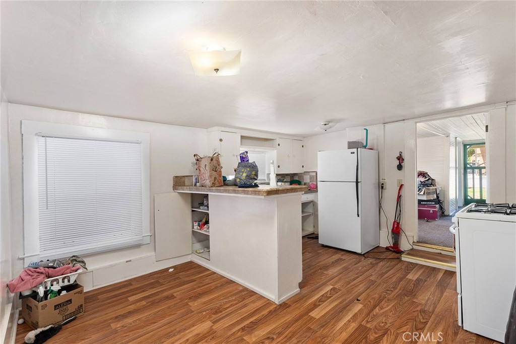 812 W 1st Street Property Photo 8