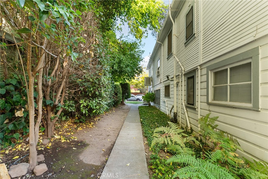812 W 1st Street Property Photo 42
