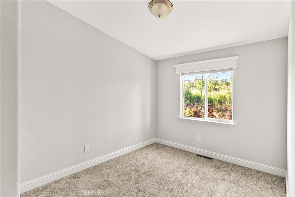511 Montgomery Property Photo 17