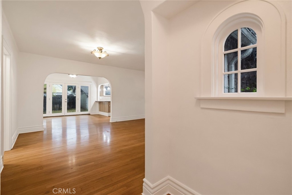 667 E 8th Street Property Photo 7