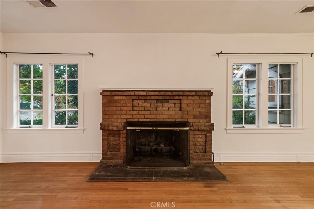 667 E 8th Street Property Photo 10