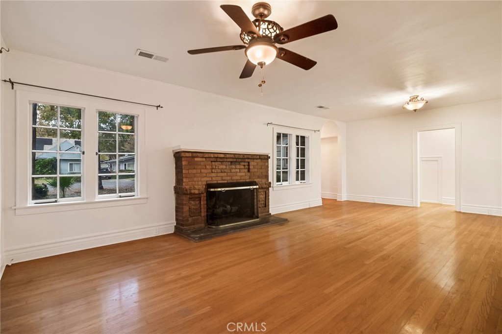 667 E 8th Street Property Photo 11