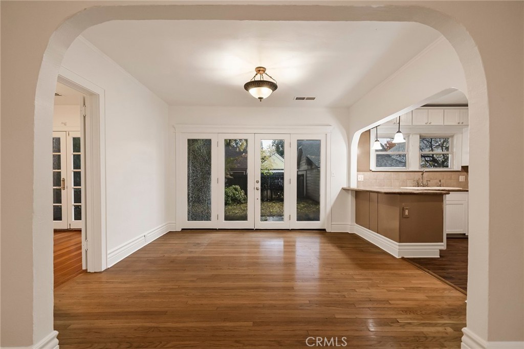 667 E 8th Street Property Photo 12