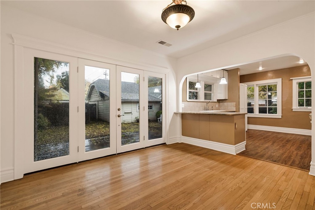 667 E 8th Street Property Photo 14