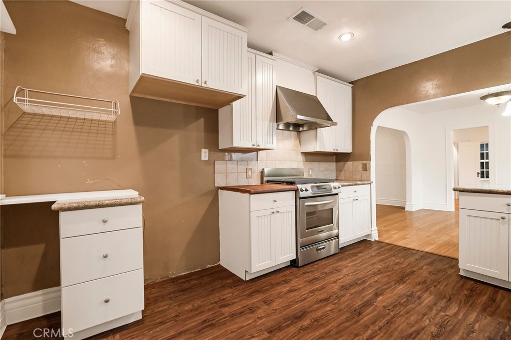 667 E 8th Street Property Photo 17