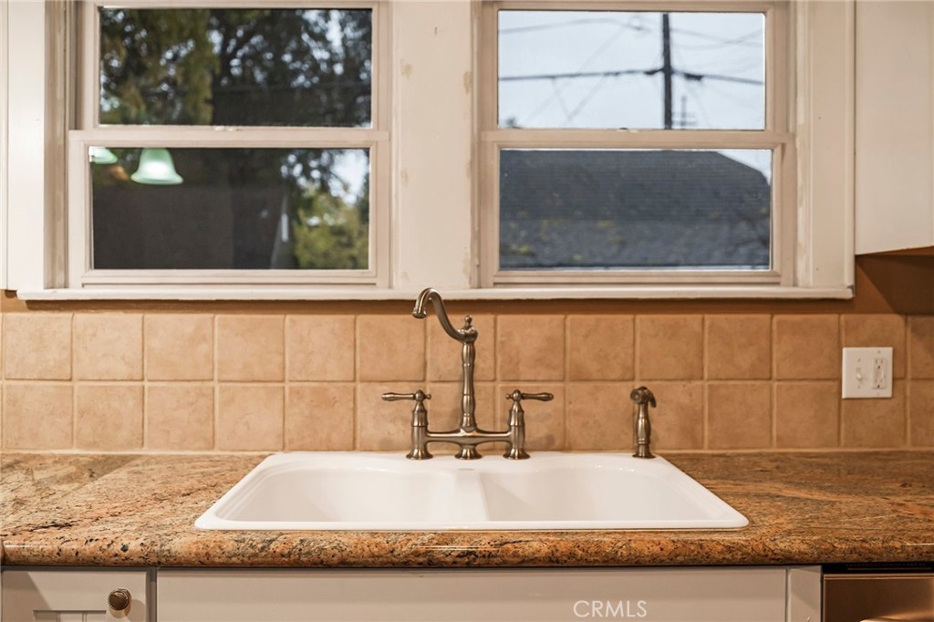 667 E 8th Street Property Photo 19