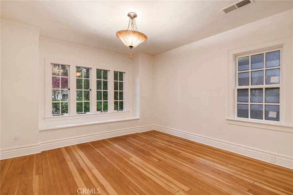 667 E 8th Street Property Photo 20