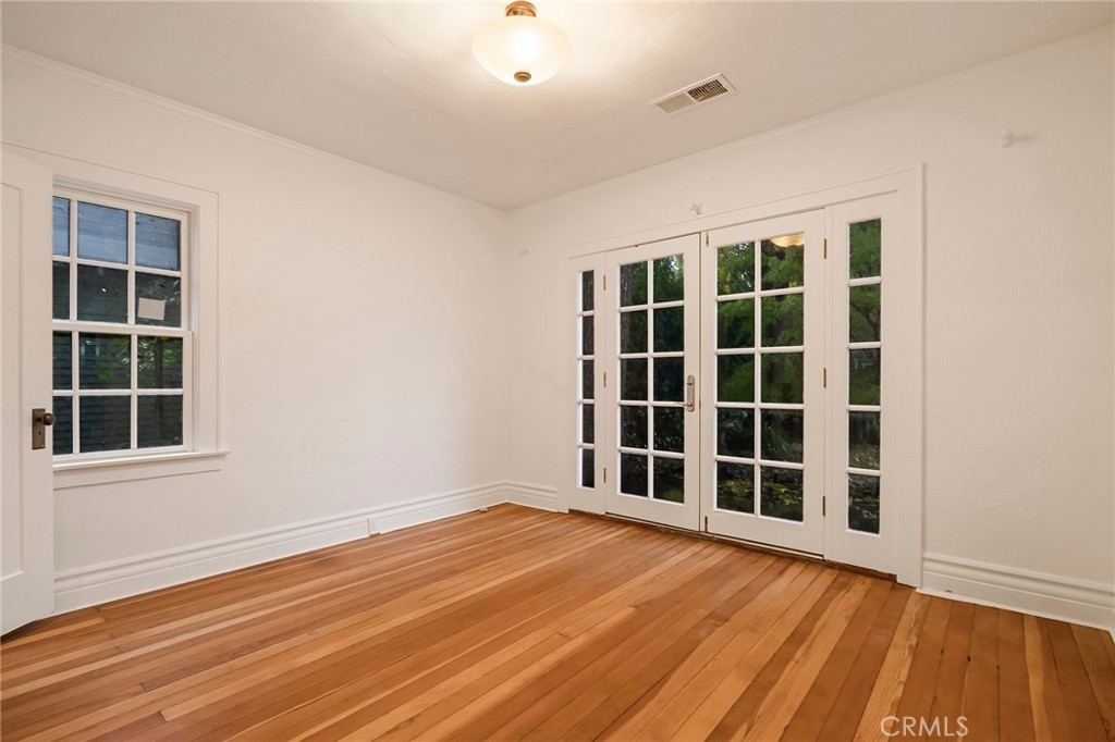 667 E 8th Street Property Photo 24