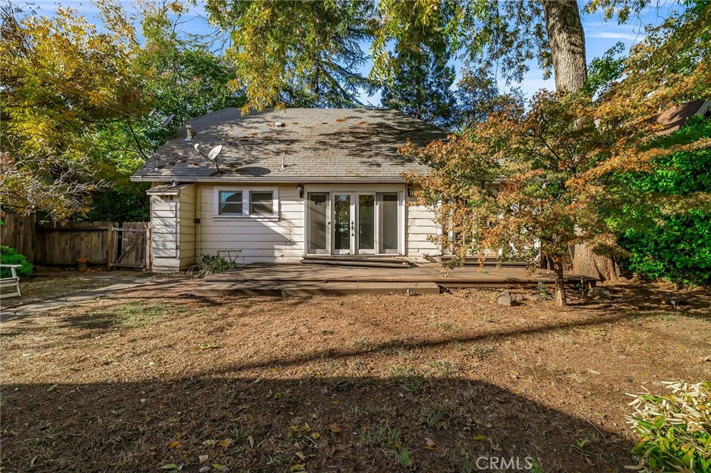 667 E 8th Street Property Photo 26