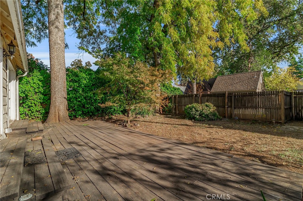 667 E 8th Street Property Photo 30