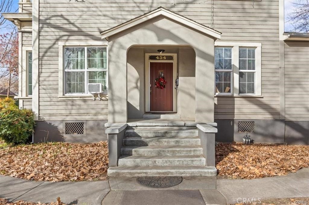 454 E 8th Street Property Photo 2
