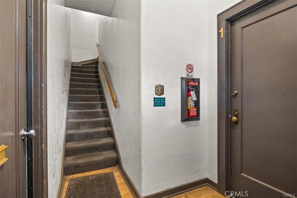 454 E 8th Street Property Photo 3