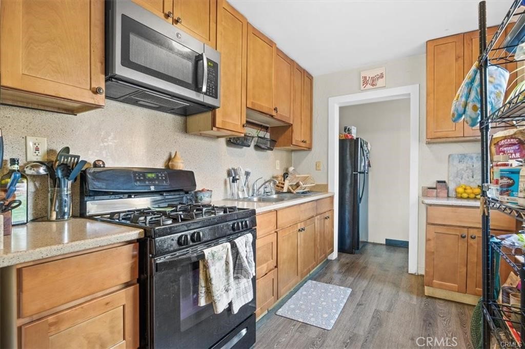 454 E 8th Street Property Photo 12