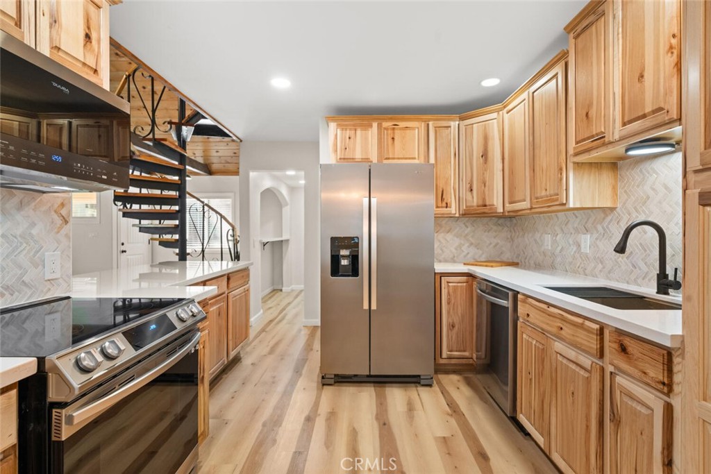 666915 Spring Creek Drive Property Photo 1