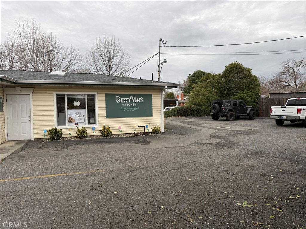 1752 East Ave Property Photo 6