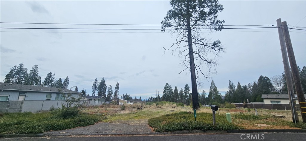 13737 Eureka Drive Property Photo