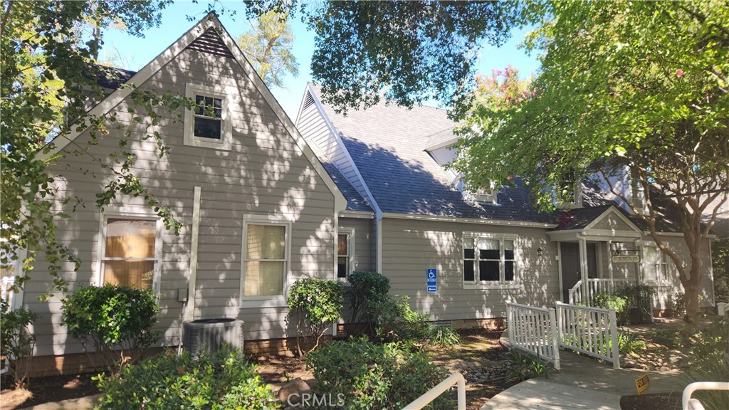 4 Williamsburg Lane Property Photo 3