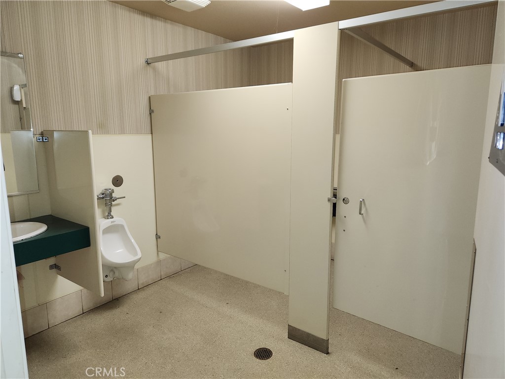 5990 Foster Road Property Photo 8