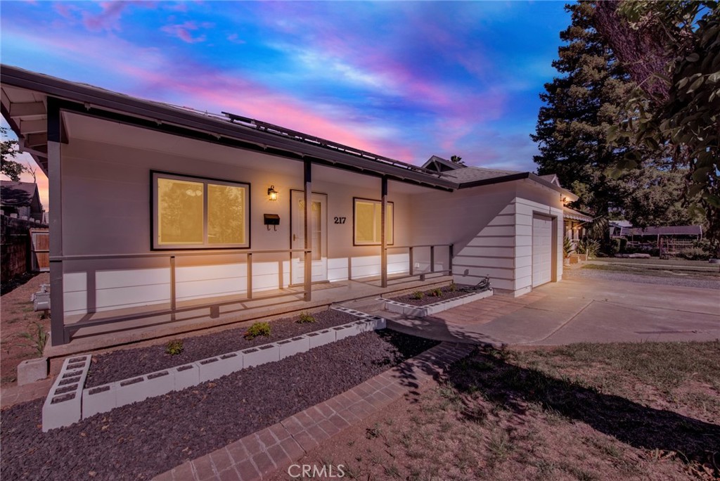 217 N. Sacramento Property Photo 1