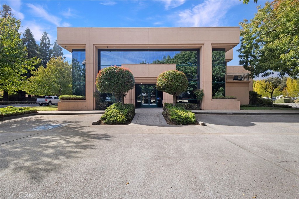 500 W East Avenue Property Photo