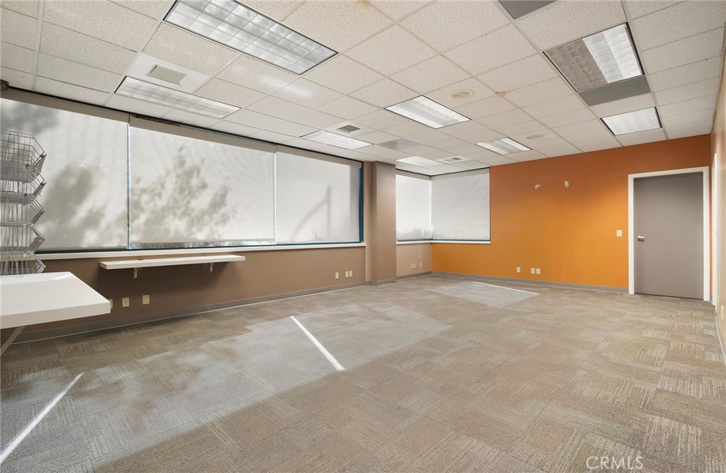 500 W East Avenue Property Photo 9