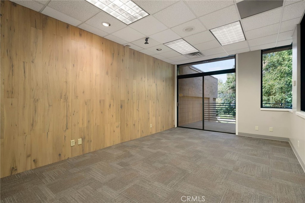 500 W East Avenue Property Photo 22
