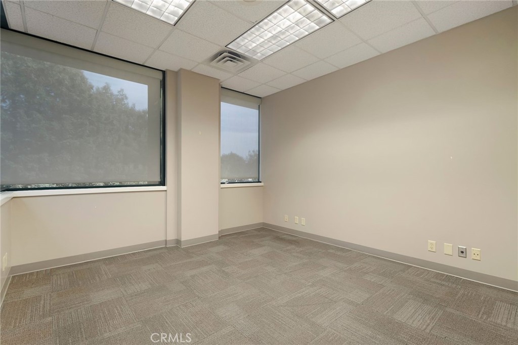 500 W East Avenue Property Photo 24