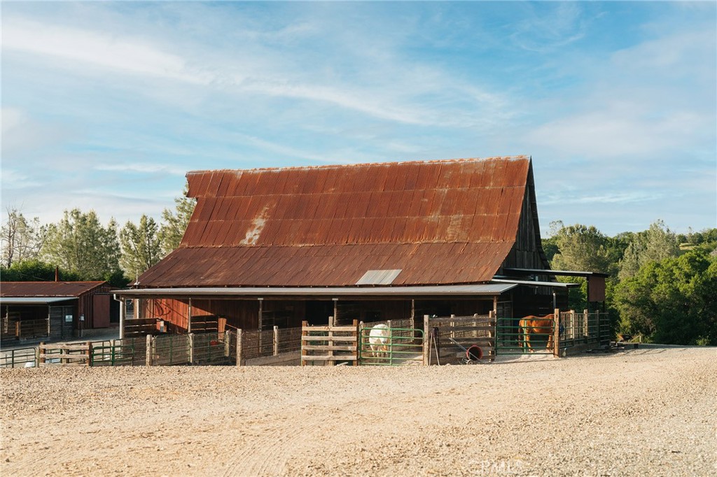 1477 Flag Creek Road Property Photo 8