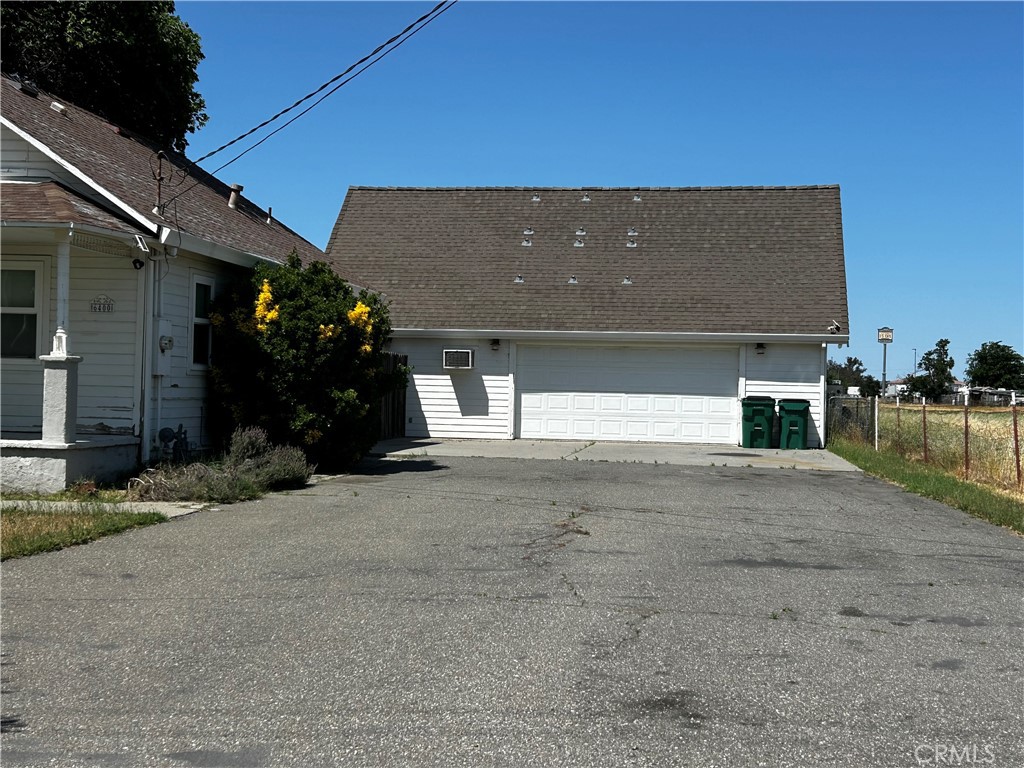 4426 Commerce Lane Property Photo 4