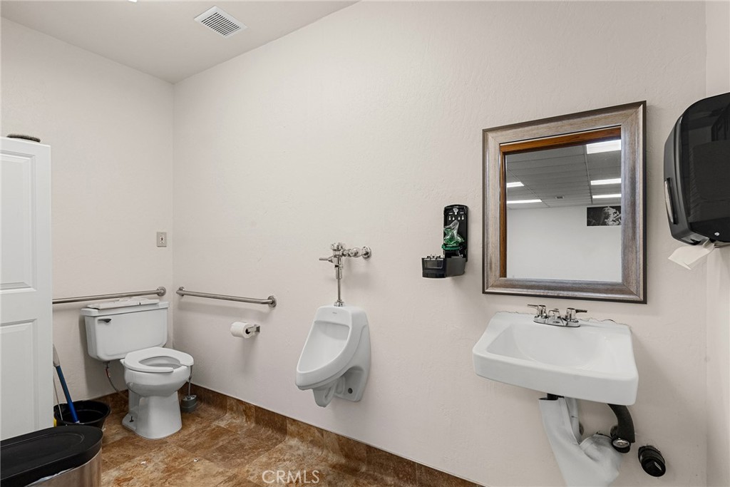 7126 Skyway Property Photo 17