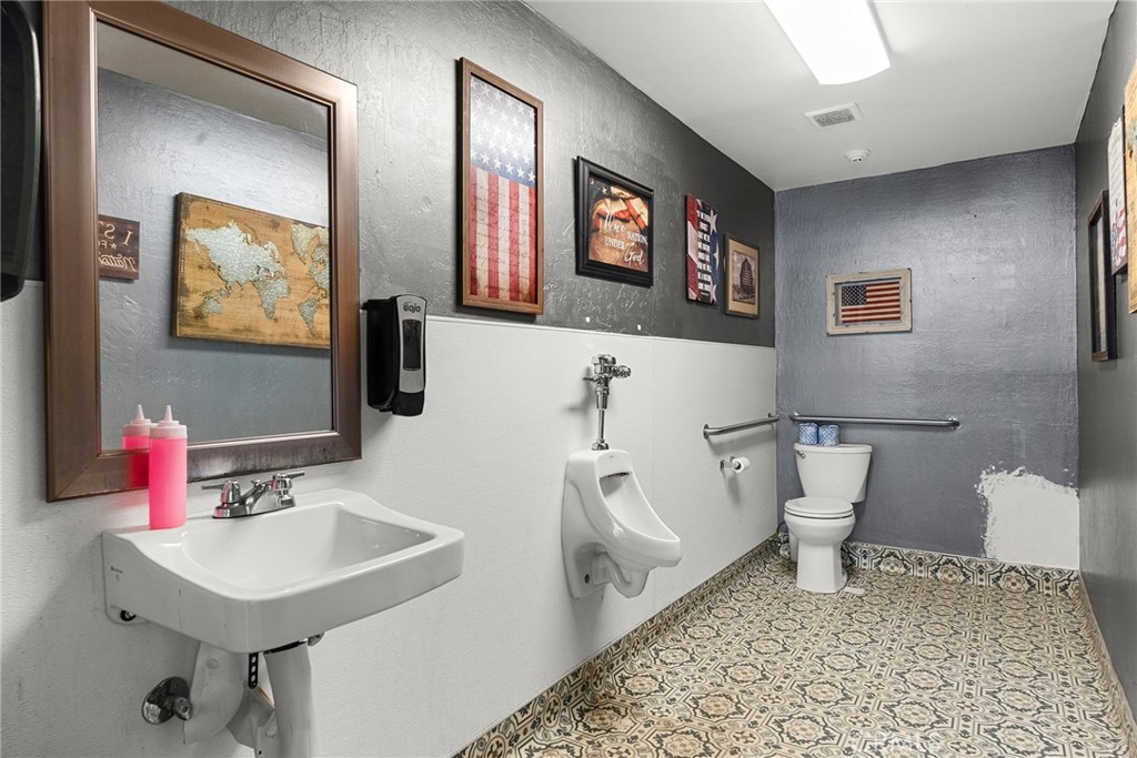 7126 Skyway Property Photo 29