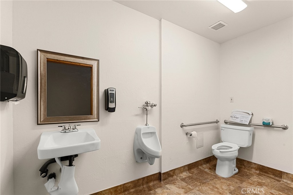 7126 Skyway Property Photo 43