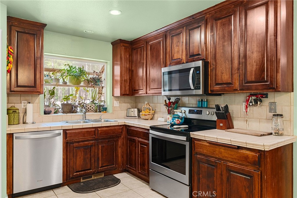 6515 Elmwood Drive Property Photo 4