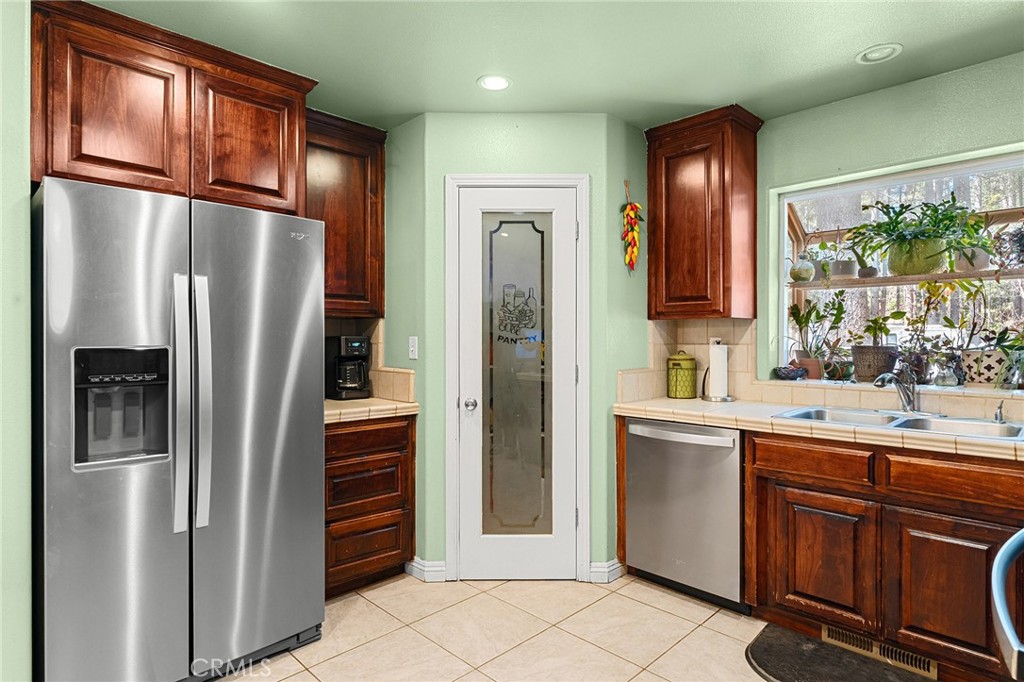 6515 Elmwood Drive Property Photo 6