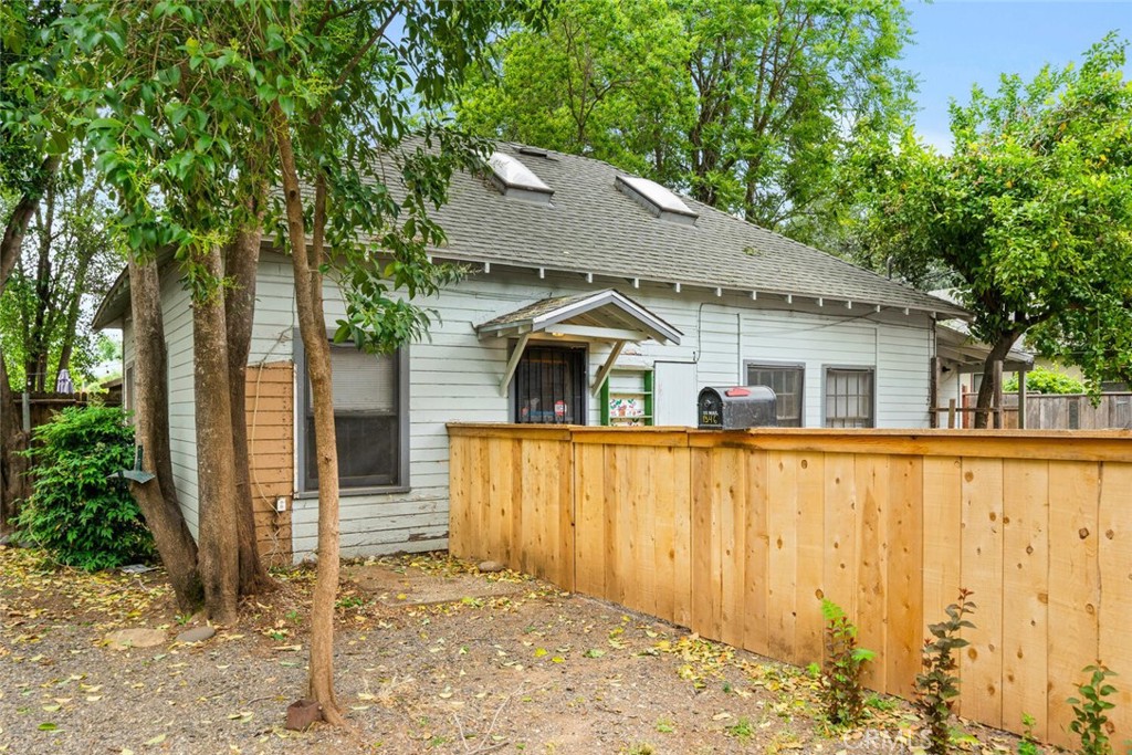 1346 Chestnut Street Property Photo 1