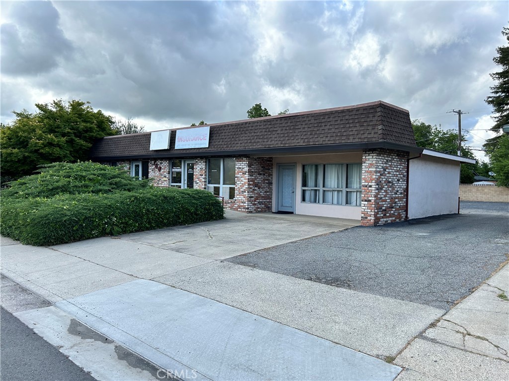 766 East Avenue B Property Photo 1
