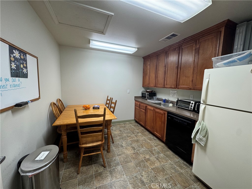 2627 Forest Avenue 5 Property Photo 4