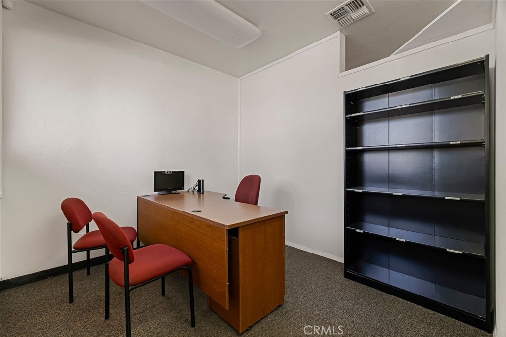 420 E Laurel Street Property Photo 19
