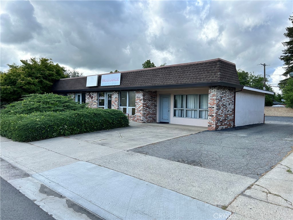 766 East Avenue B Property Photo 1
