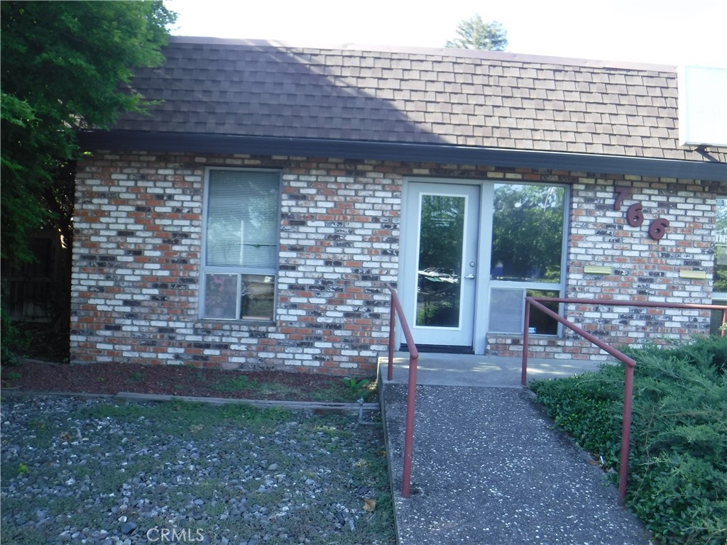 766 East Avenue B Property Photo 6