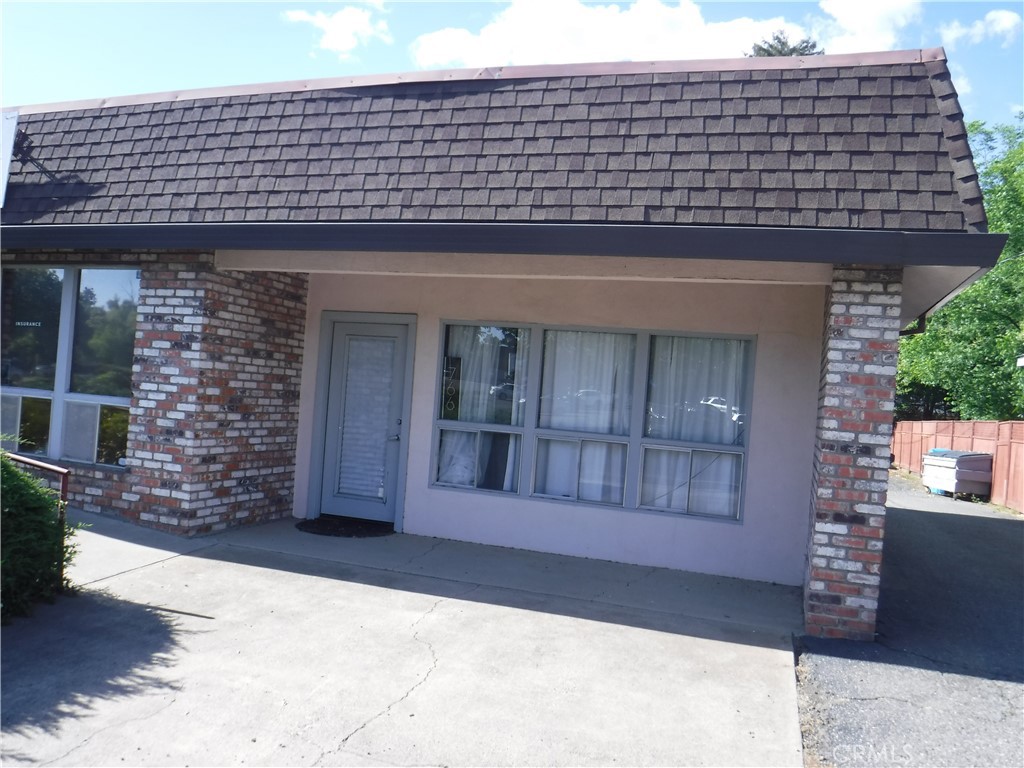766 East Avenue B Property Photo 15