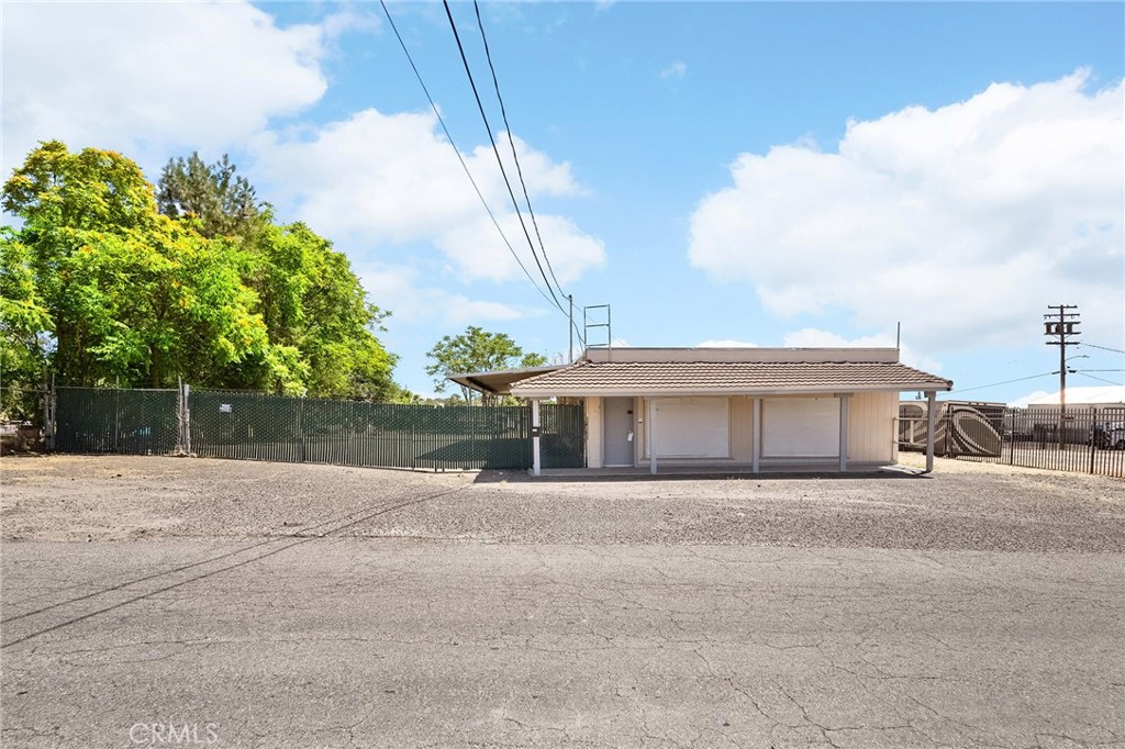 1737 Wyandotte Avenue Property Photo 1