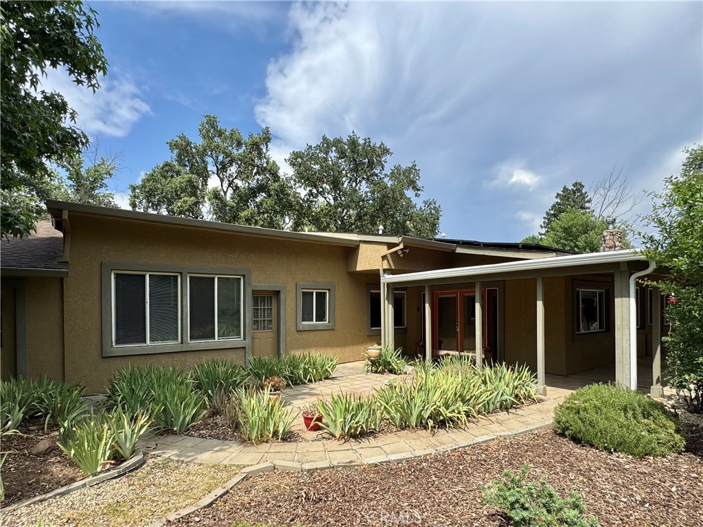 8 Geneva Lane Property Photo 1