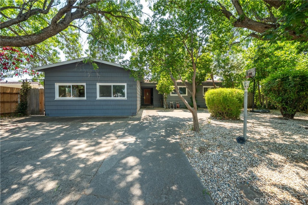 1577 Hawthorne Avenue Property Photo 1