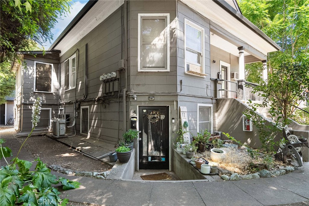 1029 Salem Street Property Photo 4