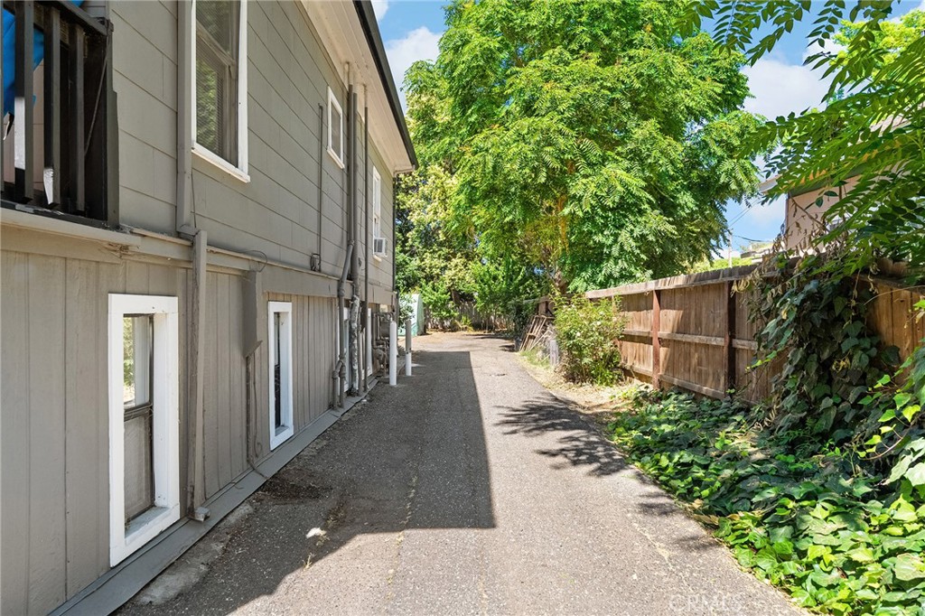 1029 Salem Street Property Photo 8