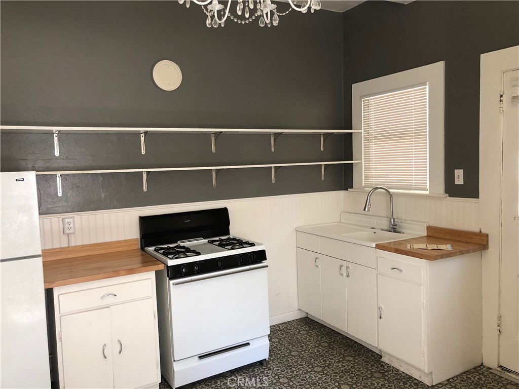 1029 Salem Street Property Photo 19