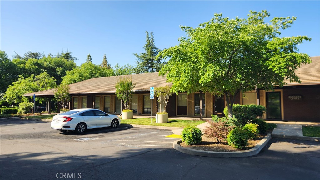 1370 Ridgewood Drive 5 Property Photo 3